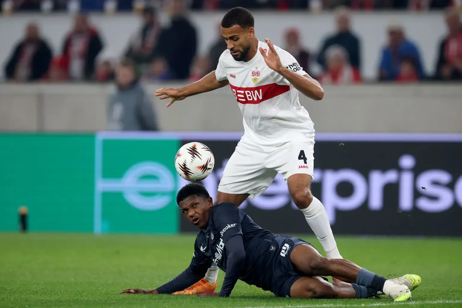 安卓版-法尔克：格雷罗自由身离开拜仁，费耶诺德的雷德是引援首选