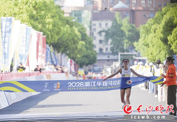 ios版下载-跑在春天里　逐梦湘江畔|马拉松|长沙晚报|黄菲|半程马拉松|长沙市_新浪体育_新浪新闻