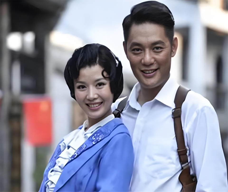 ios版下载-49岁程愫近况曝光！与傅程鹏离婚已9年，如今与15岁儿子相依为命