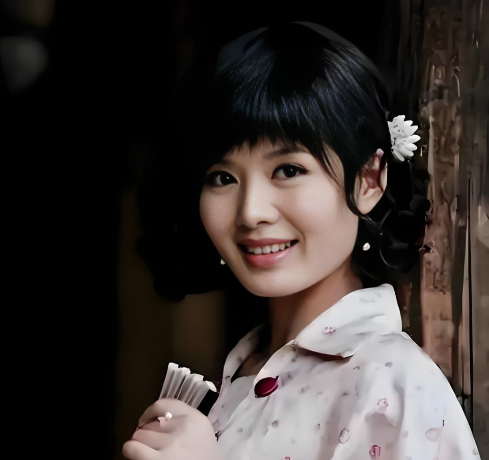 ios版下载-49岁程愫近况曝光！与傅程鹏离婚已9年，如今与15岁儿子相依为命
